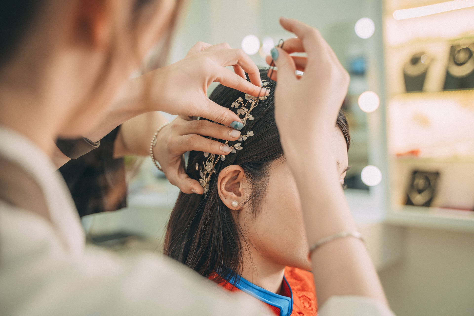 What does a Wigs, Hair and MakeUp Designer do? Get into Theatre